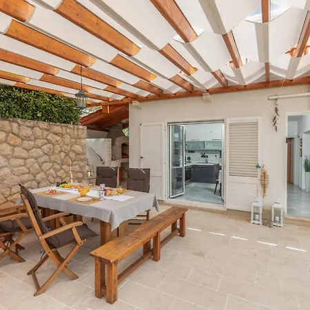 Old Olive, 3lovelyvillas * Podgora