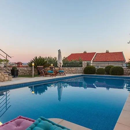 Old Olive, 3lovelyvillas * Podgora