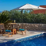 Old Olive, 3lovelyvillas فيلة بودغورا