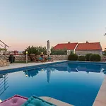 Old Olive, 3lovelyvillas * بودغورا