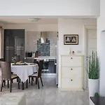 Old Olive, 3lovelyvillas فيلة *