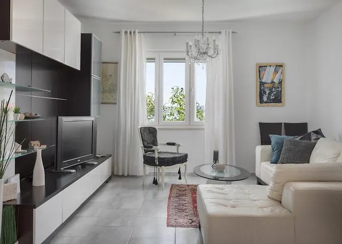 Old Olive, 3lovelyvillas פודגורה