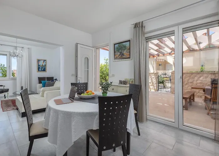 Old Olive, 3lovelyvillas וילה פודגורה